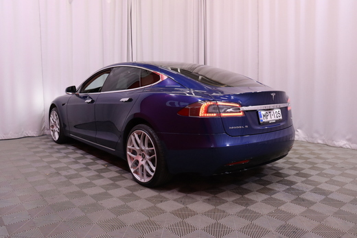 Tesla Model S vaihtoauto