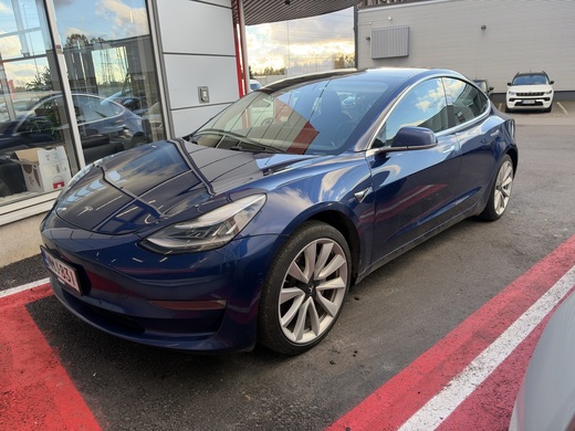 Tesla Model 3 vaihtoauto