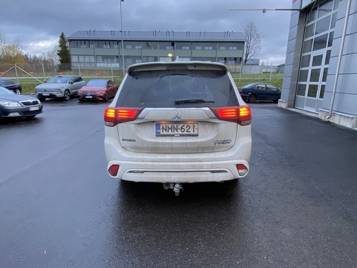 Mitsubishi Outlander PHEV vaihtoauto