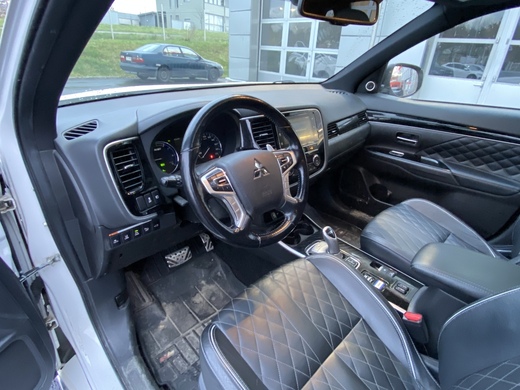 Mitsubishi Outlander PHEV vaihtoauto