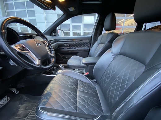Mitsubishi Outlander PHEV vaihtoauto