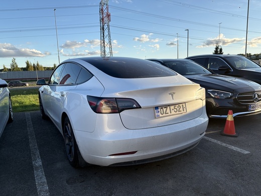 Tesla Model 3 vaihtoauto