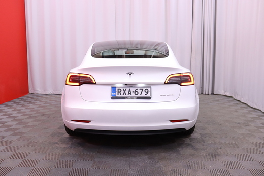 Tesla Model 3 vaihtoauto
