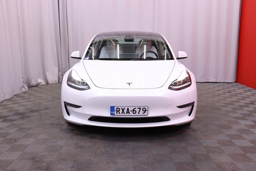Tesla Model 3 vaihtoauto