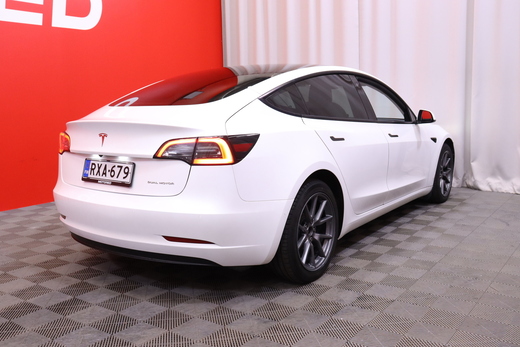 Tesla Model 3 vaihtoauto