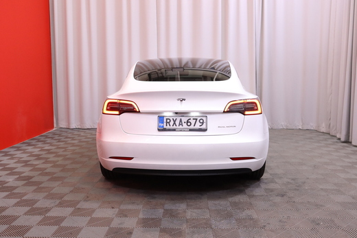 Tesla Model 3 vaihtoauto