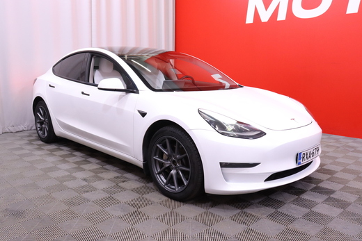 Tesla Model 3 vaihtoauto