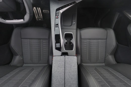 Peugeot E-3008 vaihtoauto