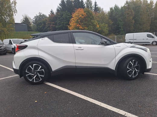 Toyota C-HR vaihtoauto