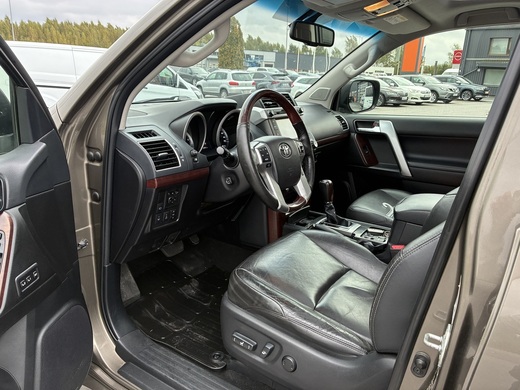 Toyota Land Cruiser vaihtoauto