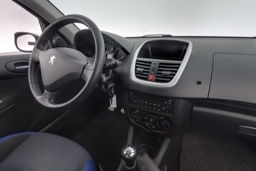 Peugeot 206 + vaihtoauto
