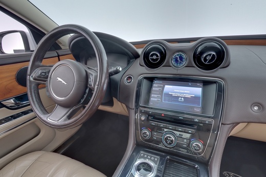 Jaguar XJ vaihtoauto