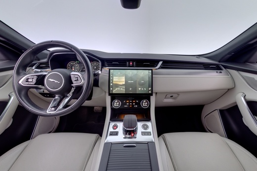 Jaguar F-PACE vaihtoauto