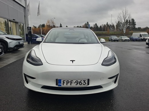 Tesla Model 3 vaihtoauto