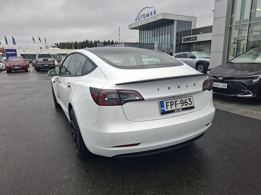 Tesla Model 3 vaihtoauto
