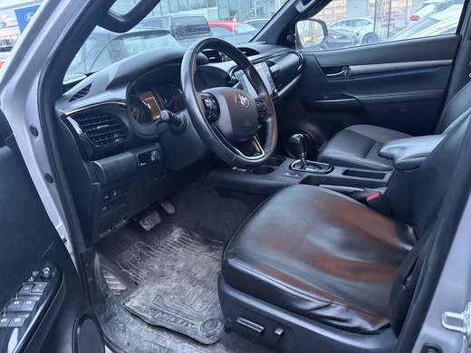 Toyota Hilux vaihtoauto