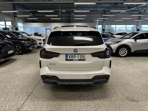 BMW iX3 vaihtoauto