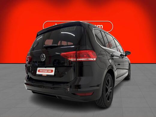 Volkswagen Touran vaihtoauto