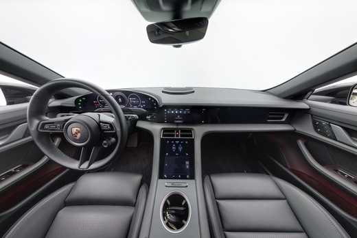 Porsche Taycan vaihtoauto