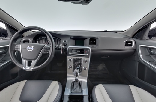 Volvo V60 Cross Country vaihtoauto