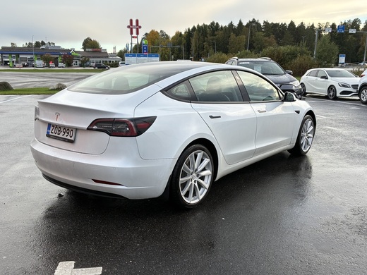 Tesla Model 3 vaihtoauto