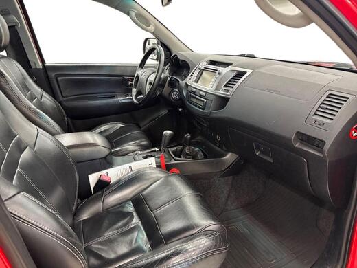 Toyota Hilux vaihtoauto