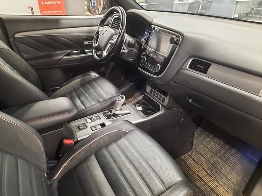 Mitsubishi Outlander PHEV vaihtoauto