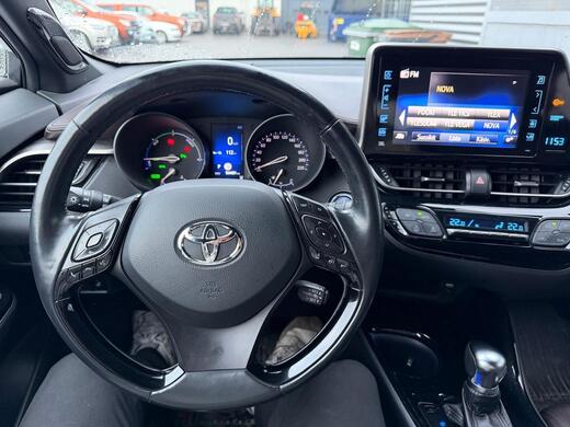 Toyota C-HR vaihtoauto