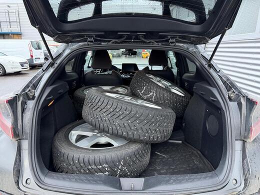 Toyota C-HR vaihtoauto