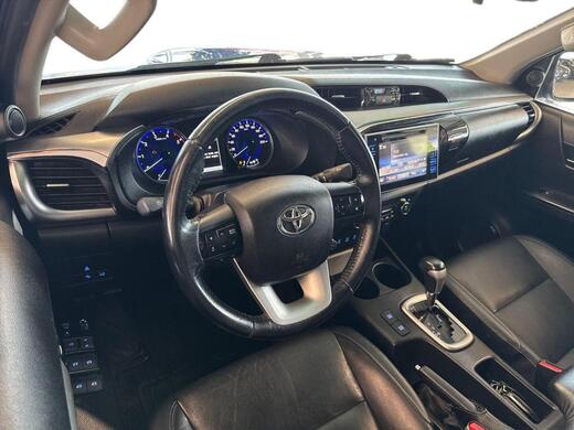 Toyota Hilux vaihtoauto