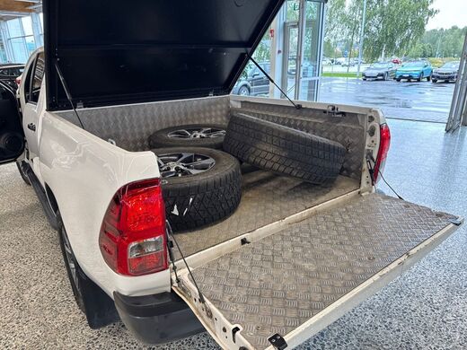 Toyota Hilux vaihtoauto