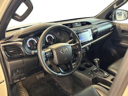 Toyota Hilux vaihtoauto