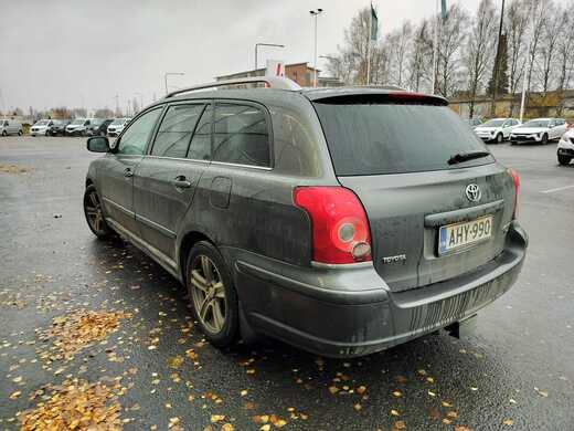 Toyota Avensis vaihtoauto