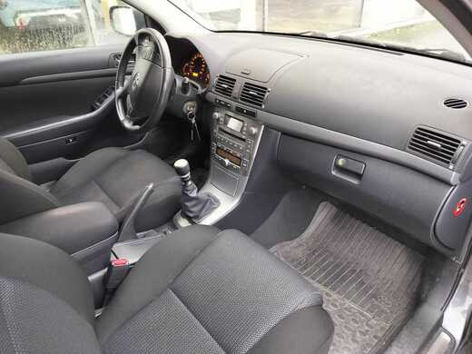Toyota Avensis vaihtoauto