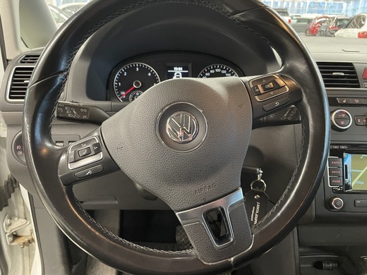 Volkswagen Touran vaihtoauto