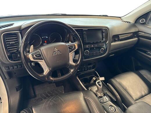 Mitsubishi Outlander PHEV vaihtoauto