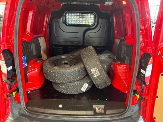 Ford Transit Courier vaihtoauto