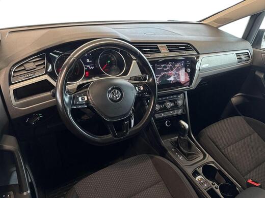 Volkswagen Touran vaihtoauto