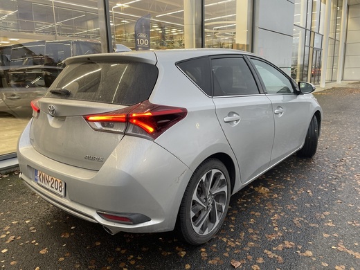 Toyota Auris vaihtoauto