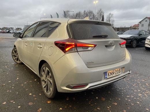 Toyota Auris vaihtoauto