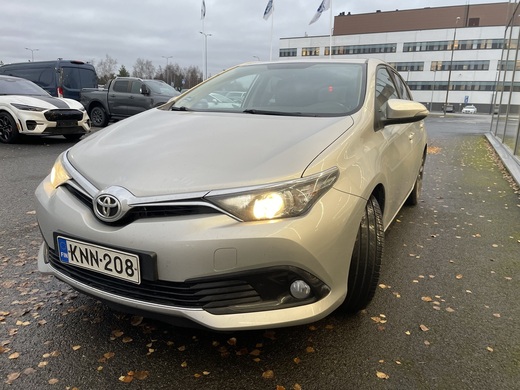 Toyota Auris vaihtoauto