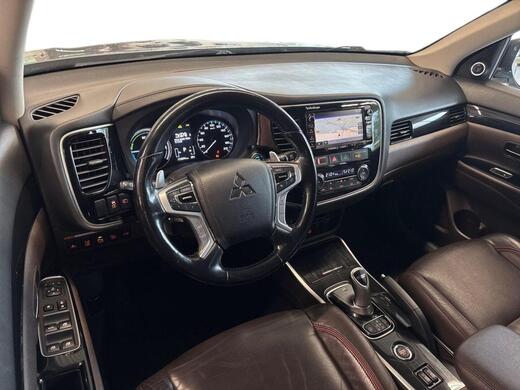 Mitsubishi Outlander PHEV vaihtoauto