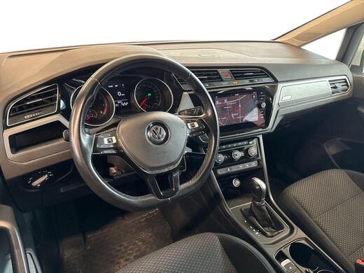 Volkswagen Touran vaihtoauto