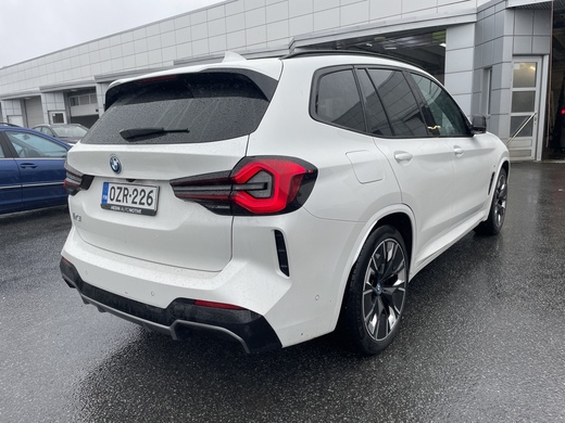 BMW iX3 vaihtoauto