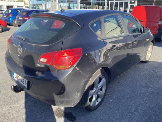 Opel Astra vaihtoauto