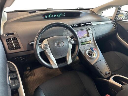 Toyota Prius PHEV vaihtoauto
