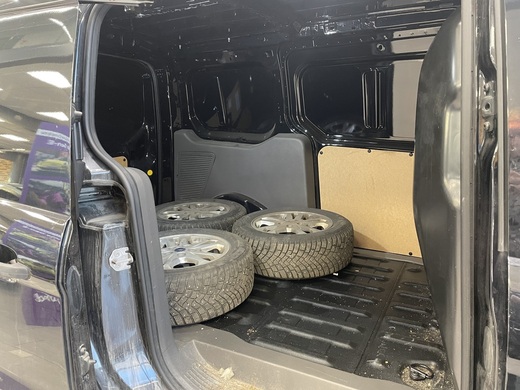 Ford Transit Connect vaihtoauto