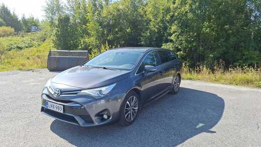 Toyota Avensis vaihtoauto