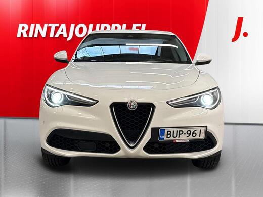 Alfa Romeo Stelvio vaihtoauto