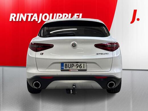 Alfa Romeo Stelvio vaihtoauto